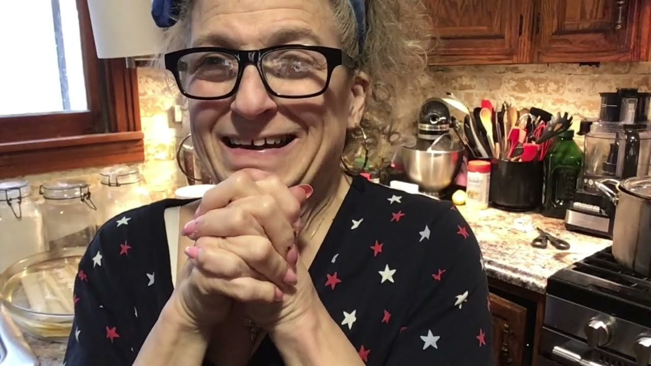 GETTING READY TO LEAVE. t LOTS OF KITCHEN ACTION. #whatsfordinner #createwithlinda