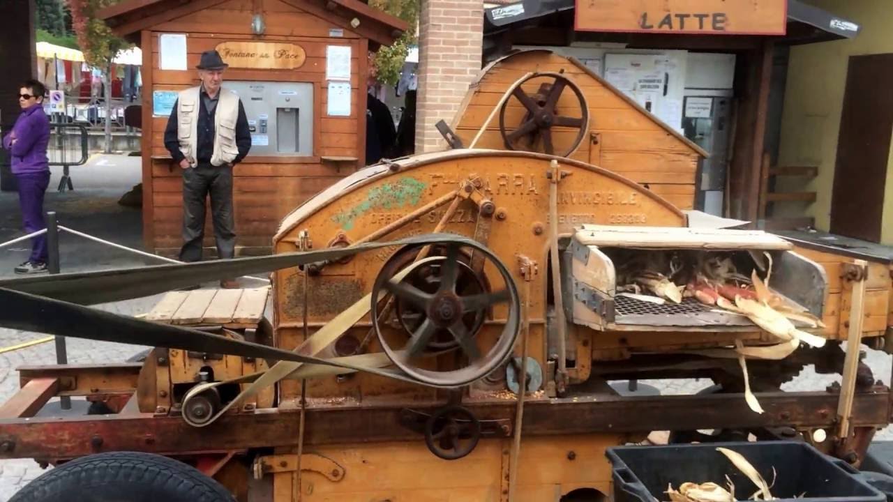 Locomobile a vapore Clayton & Shuttleworth e sgranatrice Carra