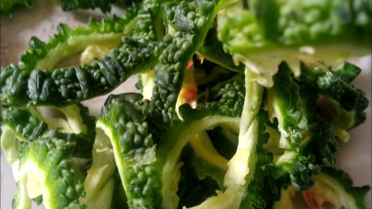 2 Ways Karela How to Cut Karela करेला काटने की विधि How to cut Bitter gourd Vegetable CuttingTips