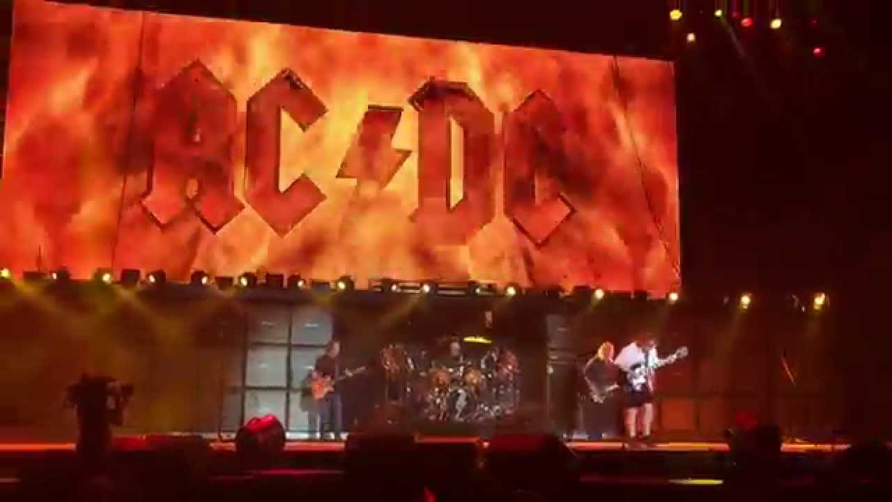 AC/DC - Highway to Hell (Front Row @ Coachella 2015 Weekend 2)
