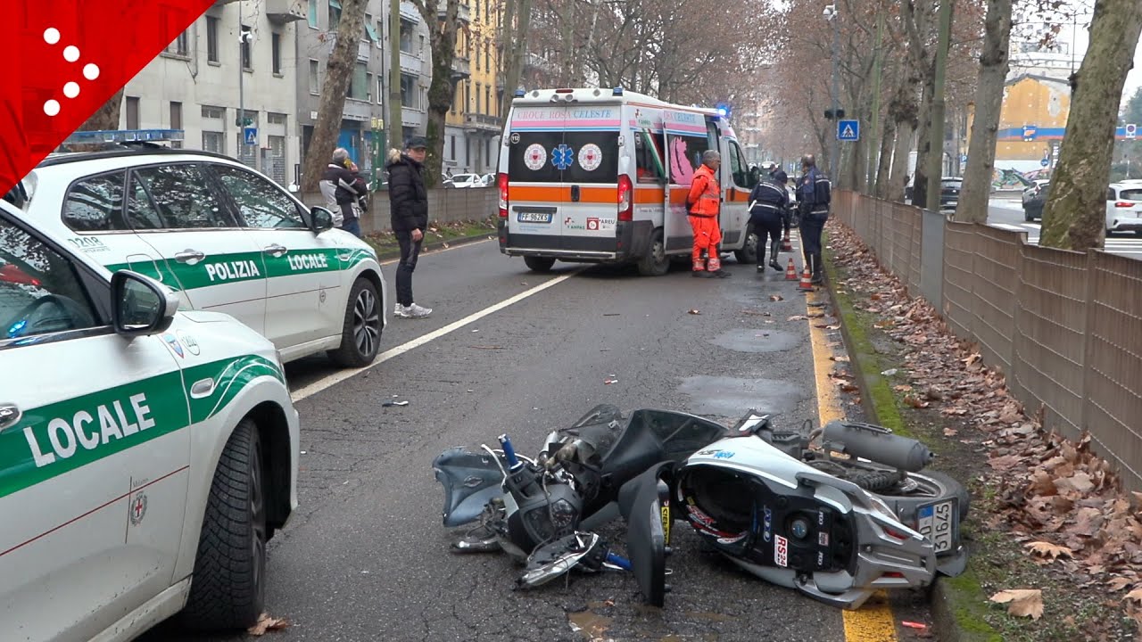 Milano, pedone investito da scooter sulla corsia preferenziale: due feriti in codice giallo