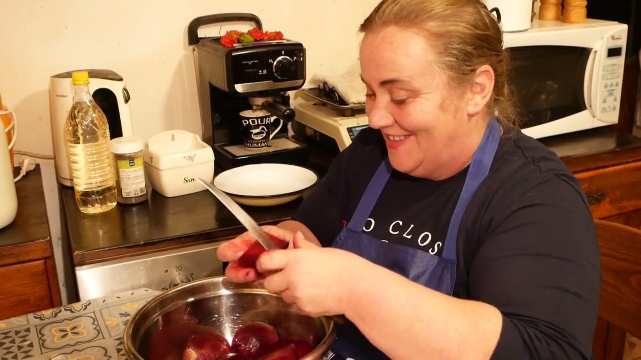 Salată de sfeclă roșie cu hrean și chimen