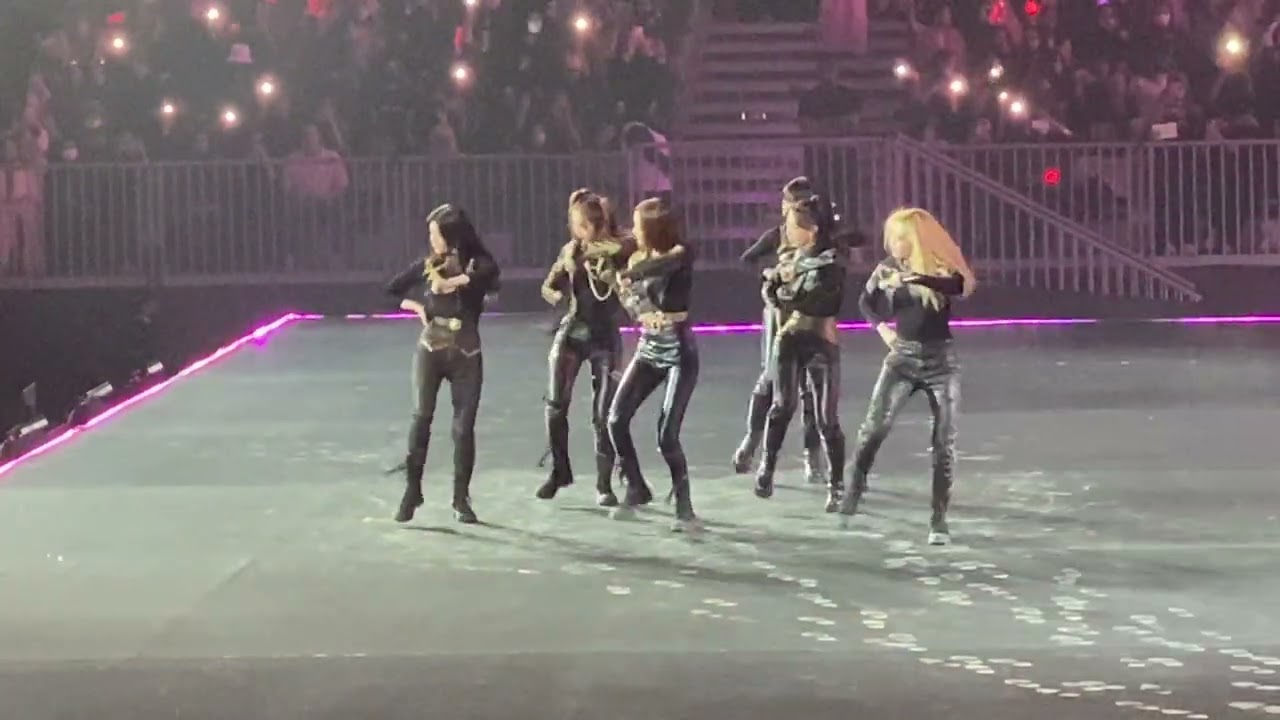 220930 SECRET NUMBER 시크릿넘버 intro + DOOMCHITA - KCON SAUDI ARABIA 2022 Fancam