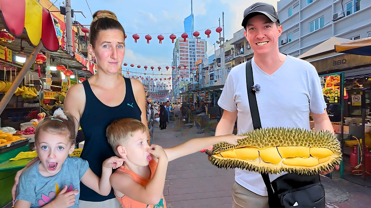 We Tried Durian For The First Time At Jalon Alor - OMG!