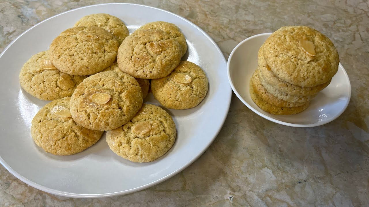 Super Easy Almond Cookies