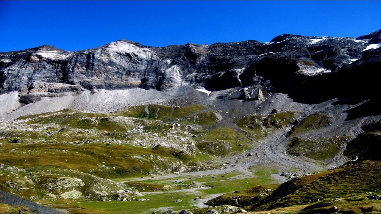 Cirque de TROUMOUSE à 2103 mètres d’altitude, Hautes-Pyrénées (France)