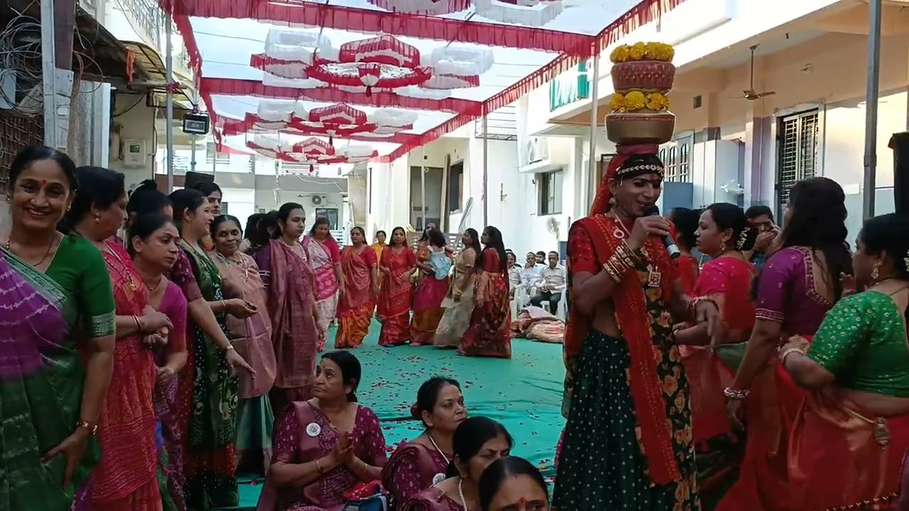 કોને કોને માથે રે માડી તારો સોના ગરબો||🙏જય બહુચર માં🙏||#આનંદગરબો #ગરબો #garbo