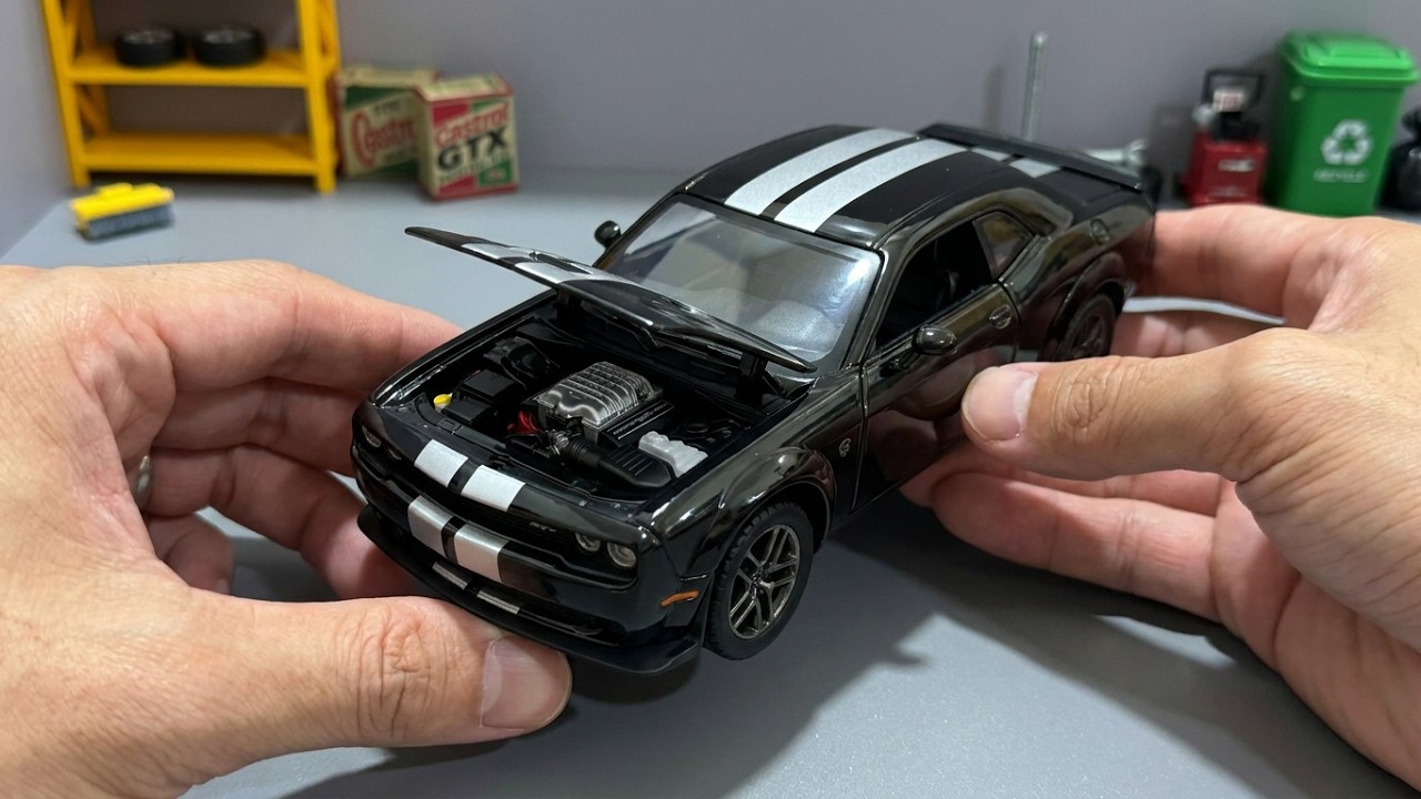 Unboxing Dodge Challenger SRT Hellcat 1:24 Scale | Diecast Model Cars