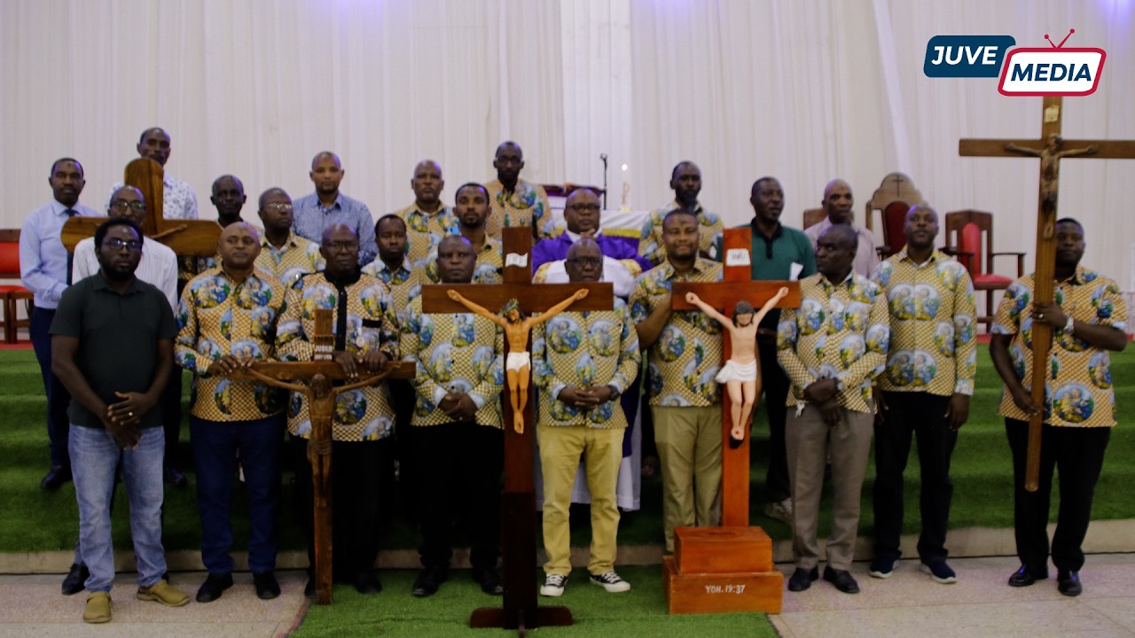 UWAKA DEKANIA YA MT PETRO MTUME WAZINDUA MATEMBEZI YA MSALABA YATAKAYOPITA KATIKA KILA FAMILIA