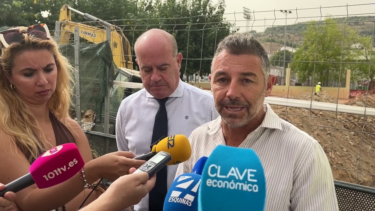 Visita a las obras de modernización del acceso al Complejo Deportivo El Maulí de Antequera