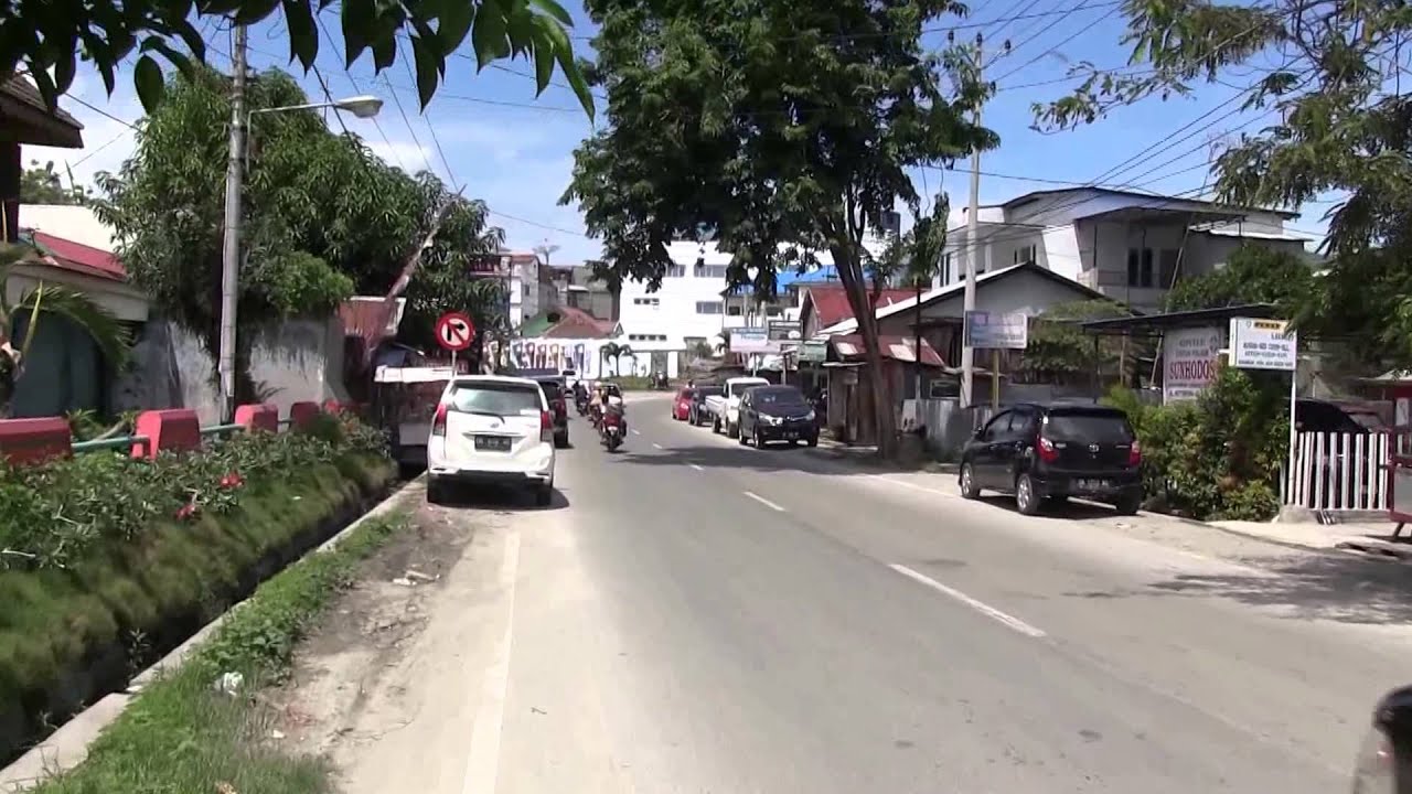 Walking in Palu ( Indonesia)