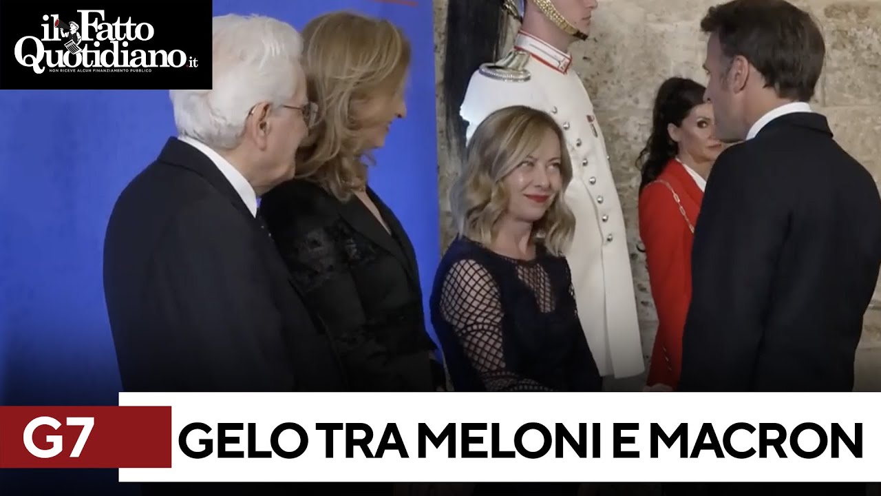 G7, il gelo tra Meloni e Macron: lui fa il baciamano, lei accenna un sorriso tirato