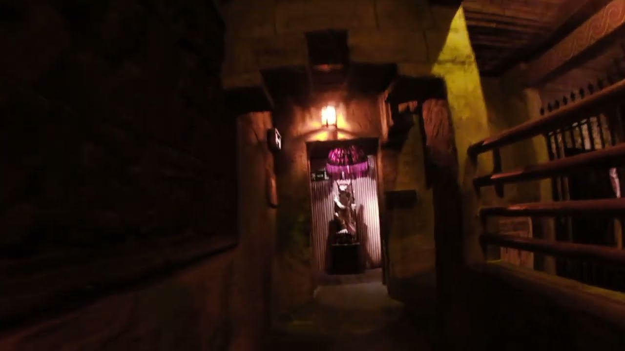 Pirates in Batavia (Netherlands) Queue line walkthrough and ride - Europa Park Onride