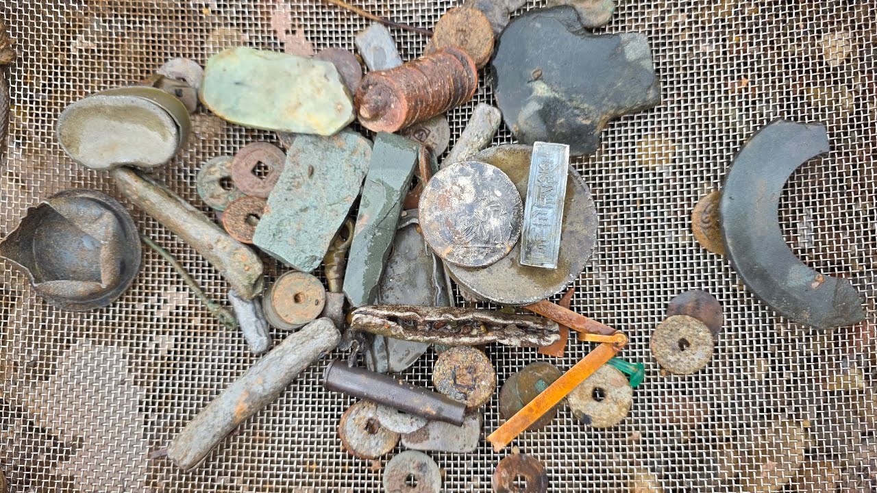 Phát Hiện Một Đồng Bạc Giả Từ Ngày Xưa Và May Mắn Tìm Thấy Thỏi Bạc Một Lượng