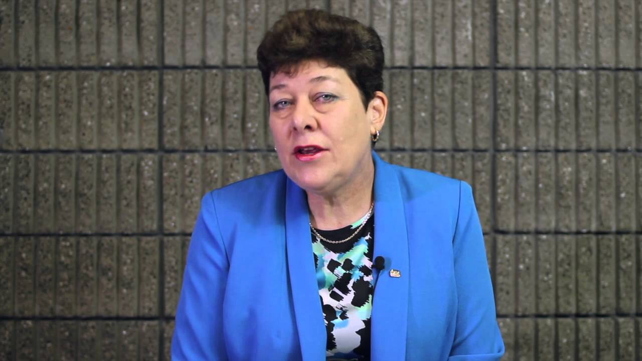 Julie Lindsay - Flat Connections: Connect, Collaborate, Change