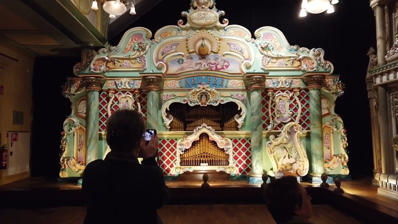 Pirates of the Caribbean Theme Song played on Fairground Mechanical Organ