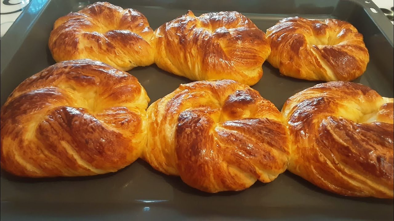 Бриошь (Brioche) Французкая слоистая булка с нежной мякотью.