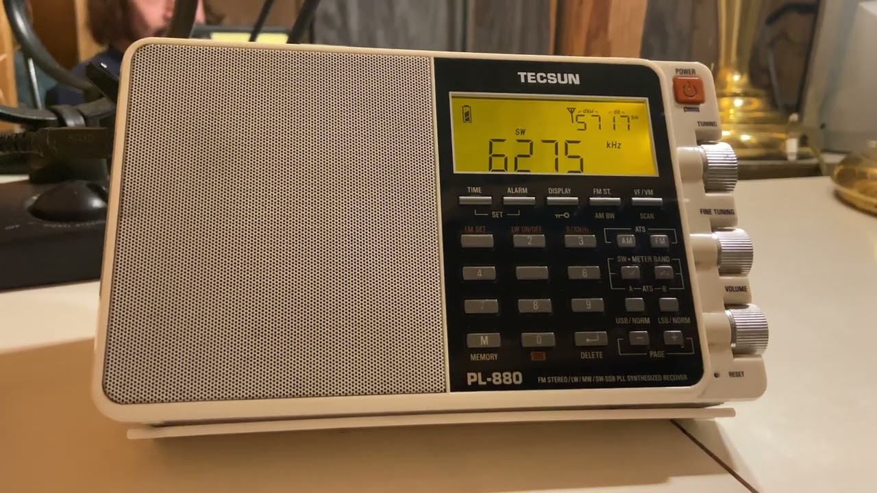 X-FM Shortwave Pirate Fills Nighttime Airwaves