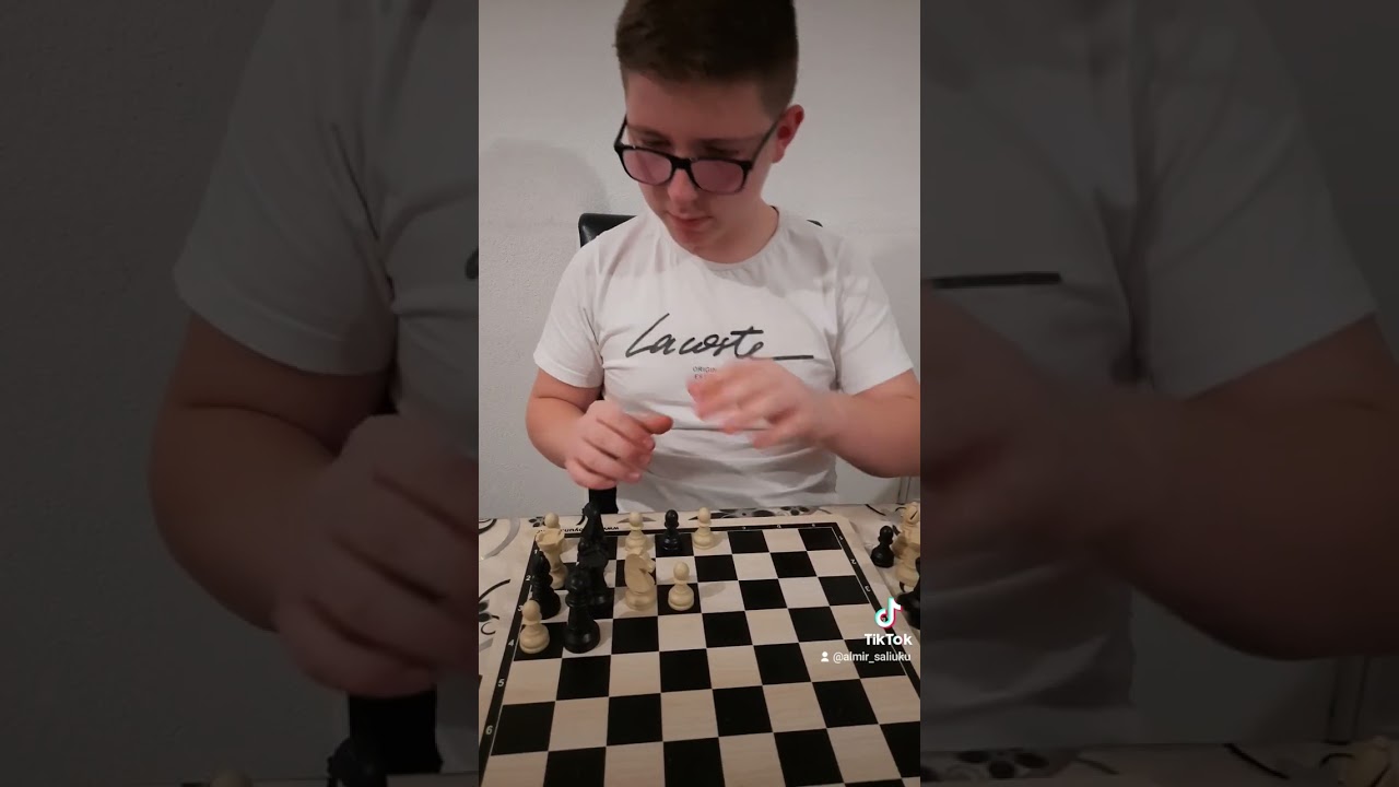loja me figura të shahut