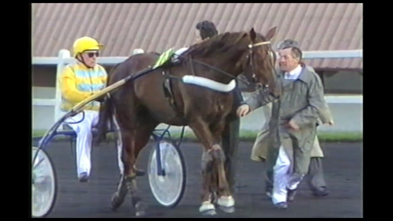 Kavalkad av Prix d'Amerique-vinnare mellan 1930-1995 på Vincennes.