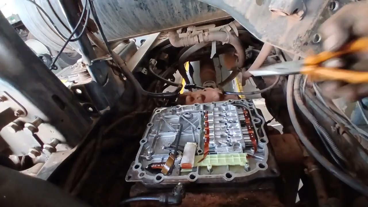 Remoção da tampa seletora da caixa i shift 2612f  volvo fh 2017