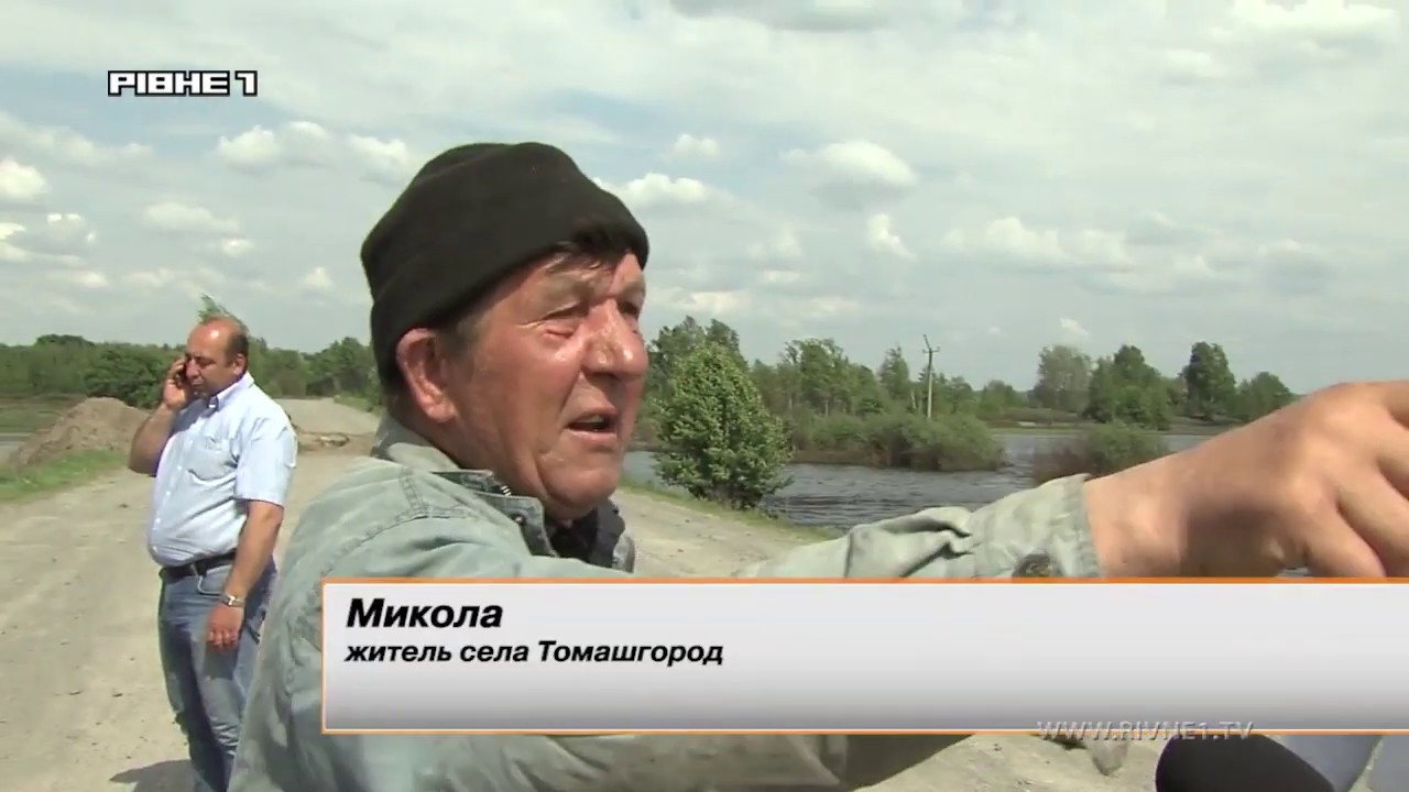 Провалля: на Рівненщині вода знесла частину дороги