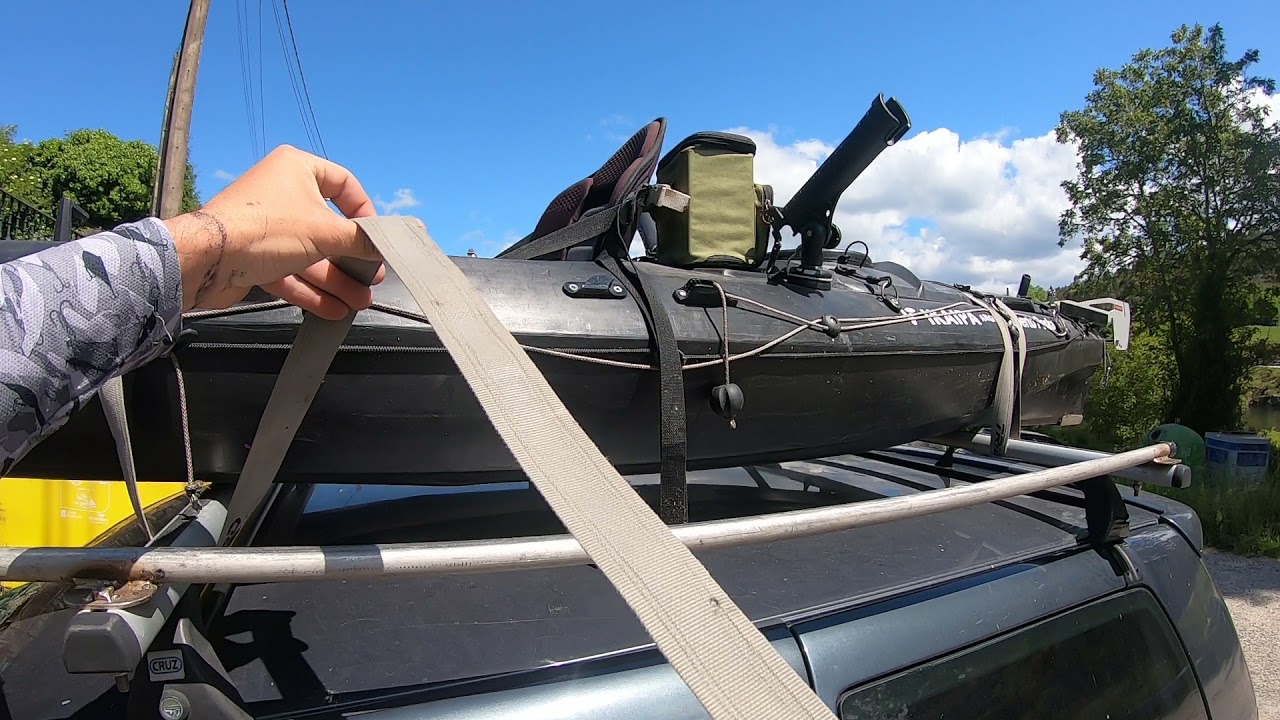 Como atar el kayak a las bacas del coche
