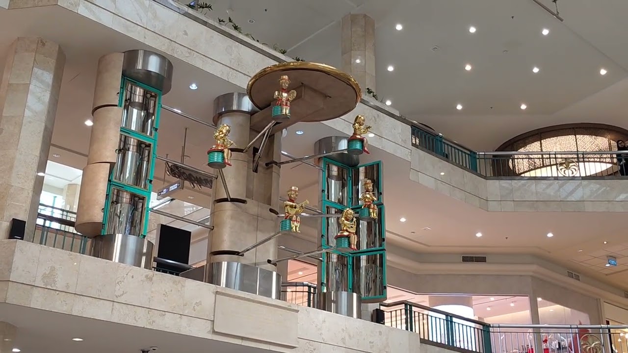 Plaza Senayan clock jam 11 hr ini sabtu tanggal 17 January 2026.