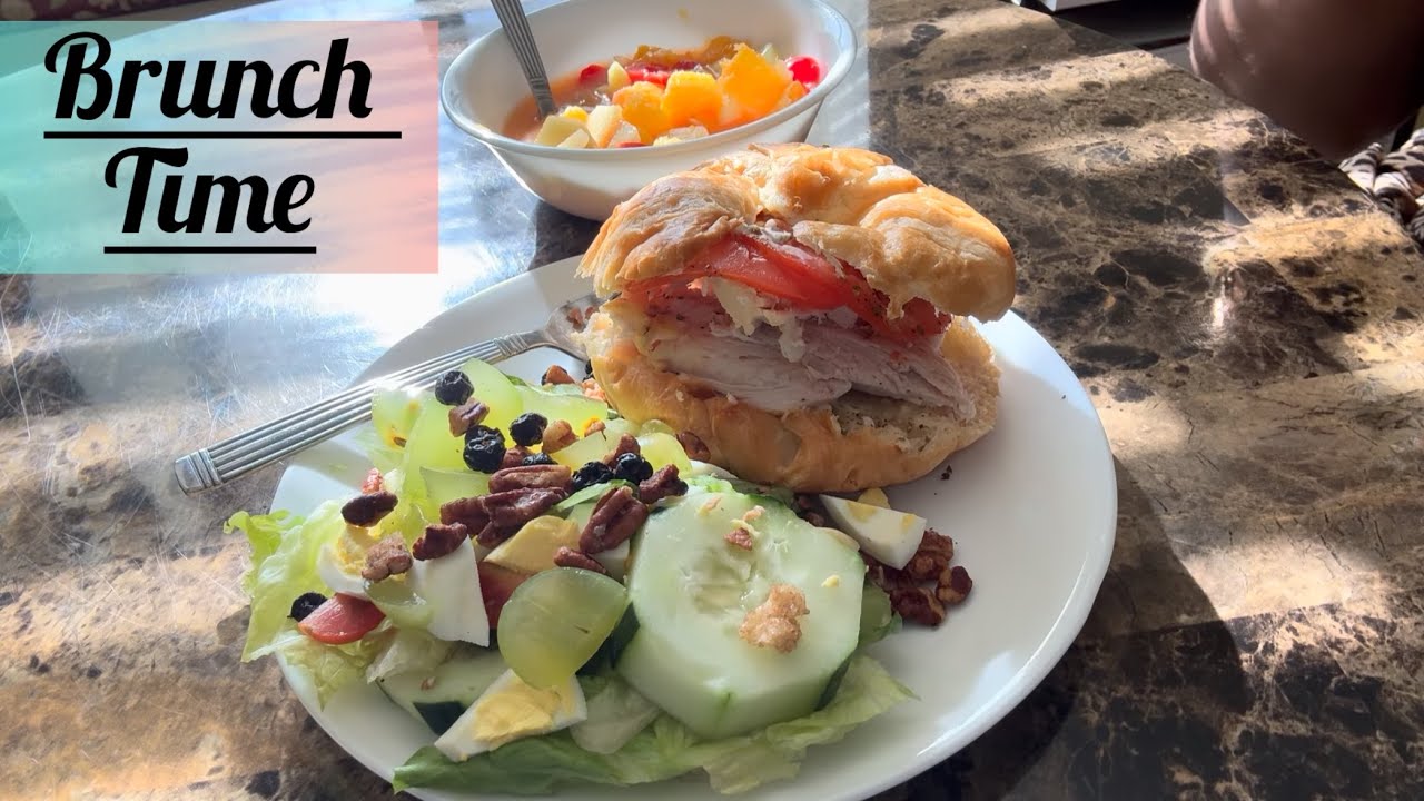 Brunchtime with my daughter. #brunchtime #lunchtime #brunchtalk #brunching #bruncher