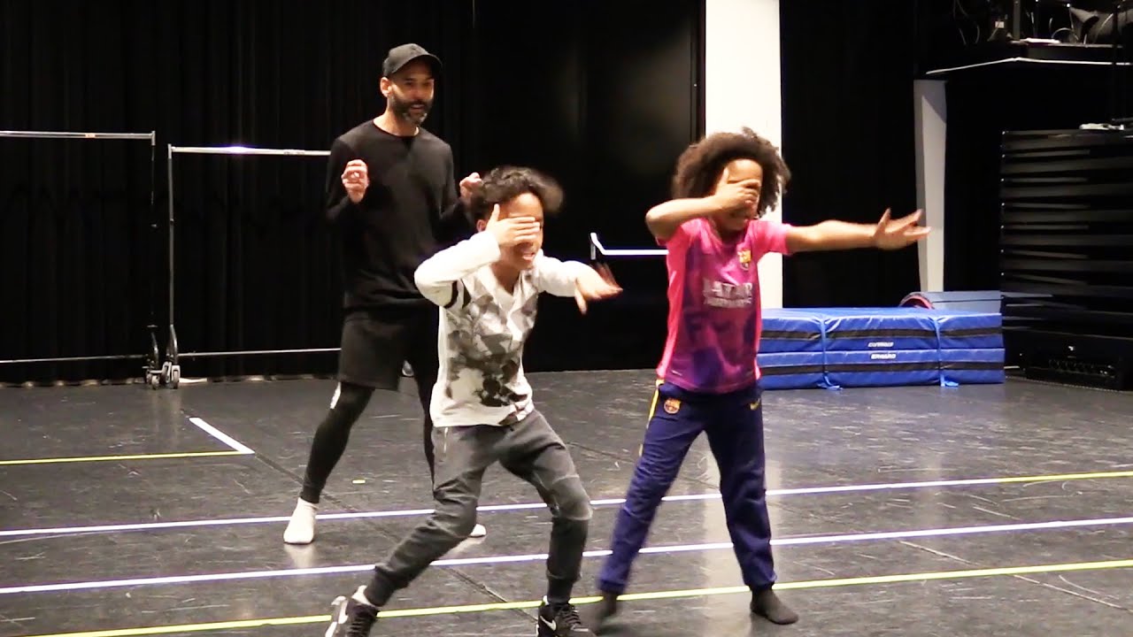 Dancing with the Fletchers uit The Bodyguard (2016)