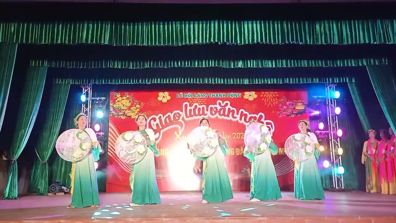 Yêu một Bắc Ninh - múa cực đẹp của chị em thôn Đồng xã Kép tỉnh Bắc Ninh