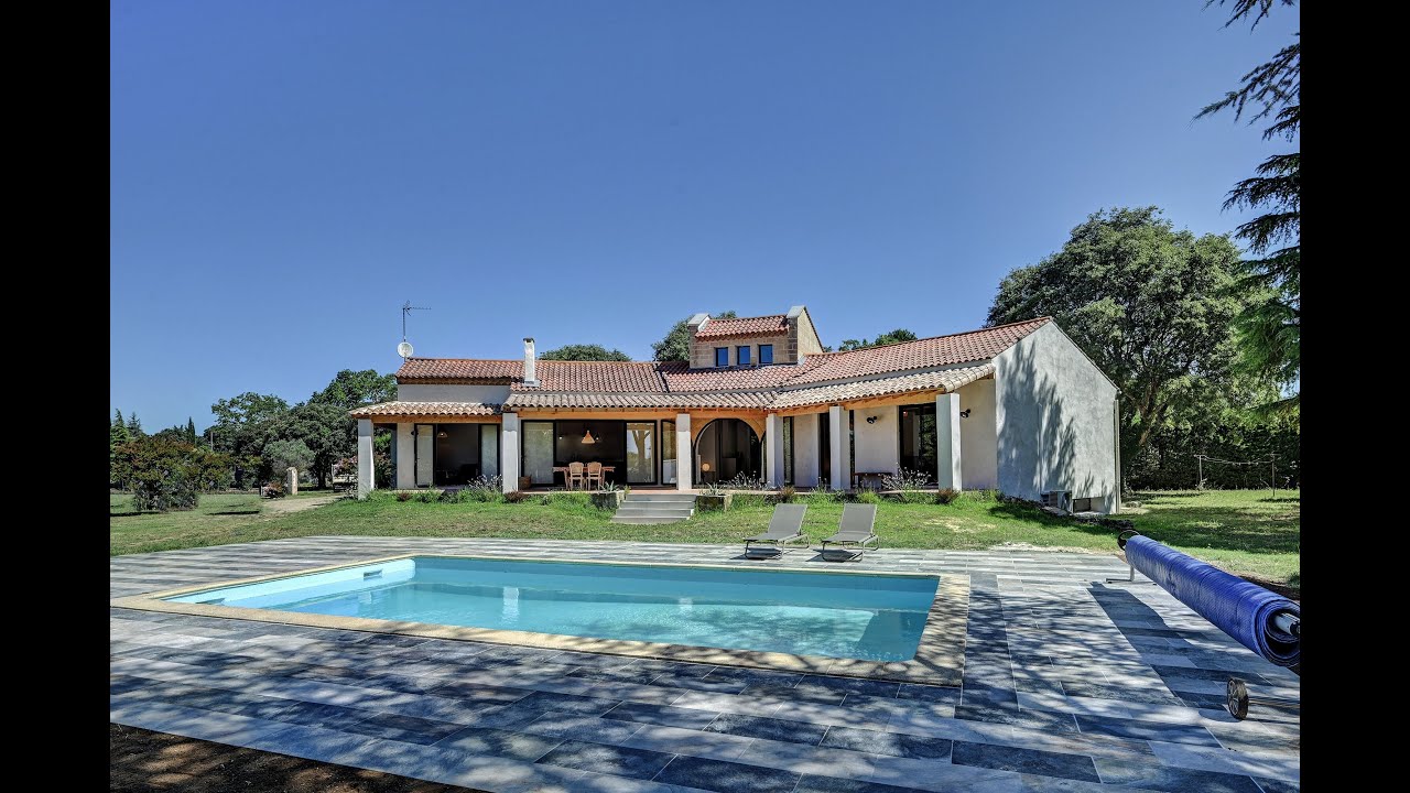 Maison de charme rénovée avec dépendances et piscine à Uzès