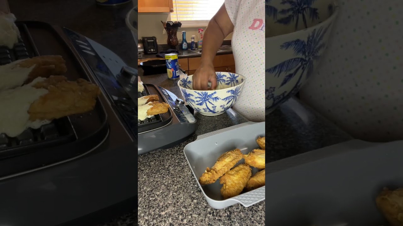 Easy Chicken & Waffles #easyrecipe  #chickenandwaffles #chickenwings