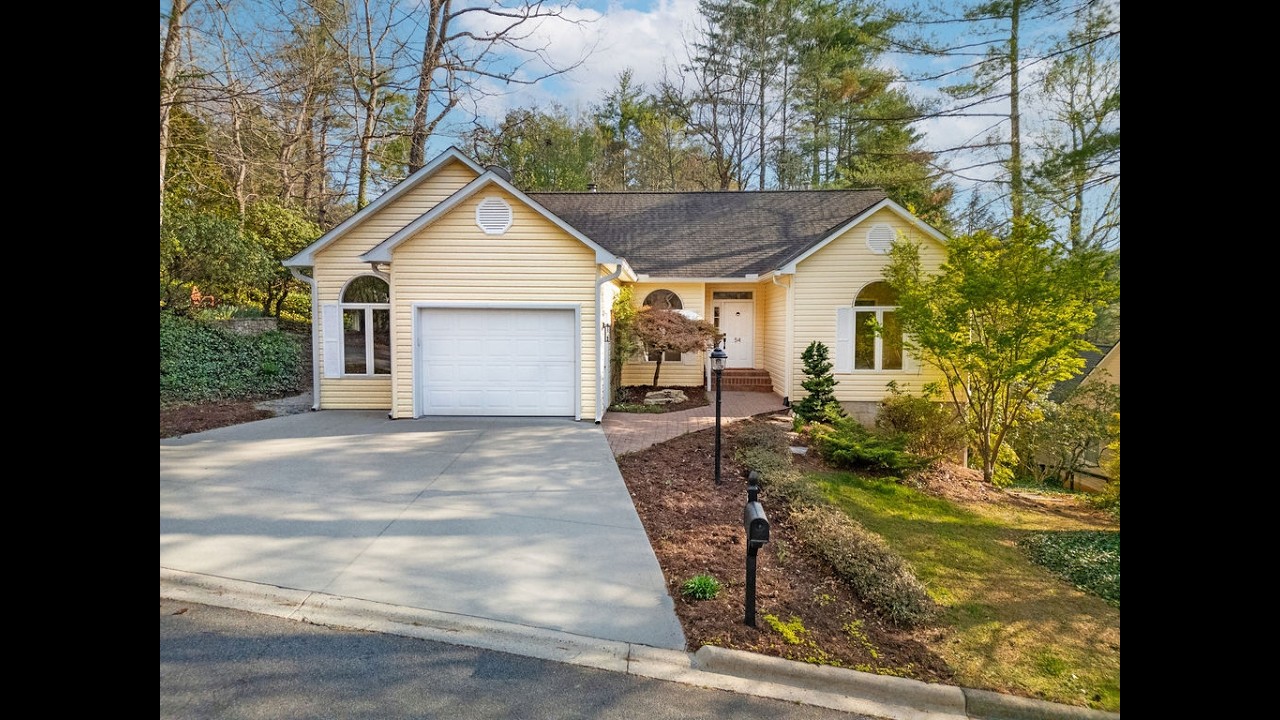 54 Wintergreen Drive in Deerlake Village of Brevard, NC