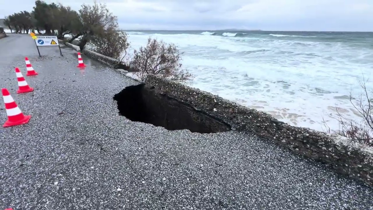 Η καθίζηση του δρόμου στον Άγιο Φωκά (ΝΕΡΟ)!