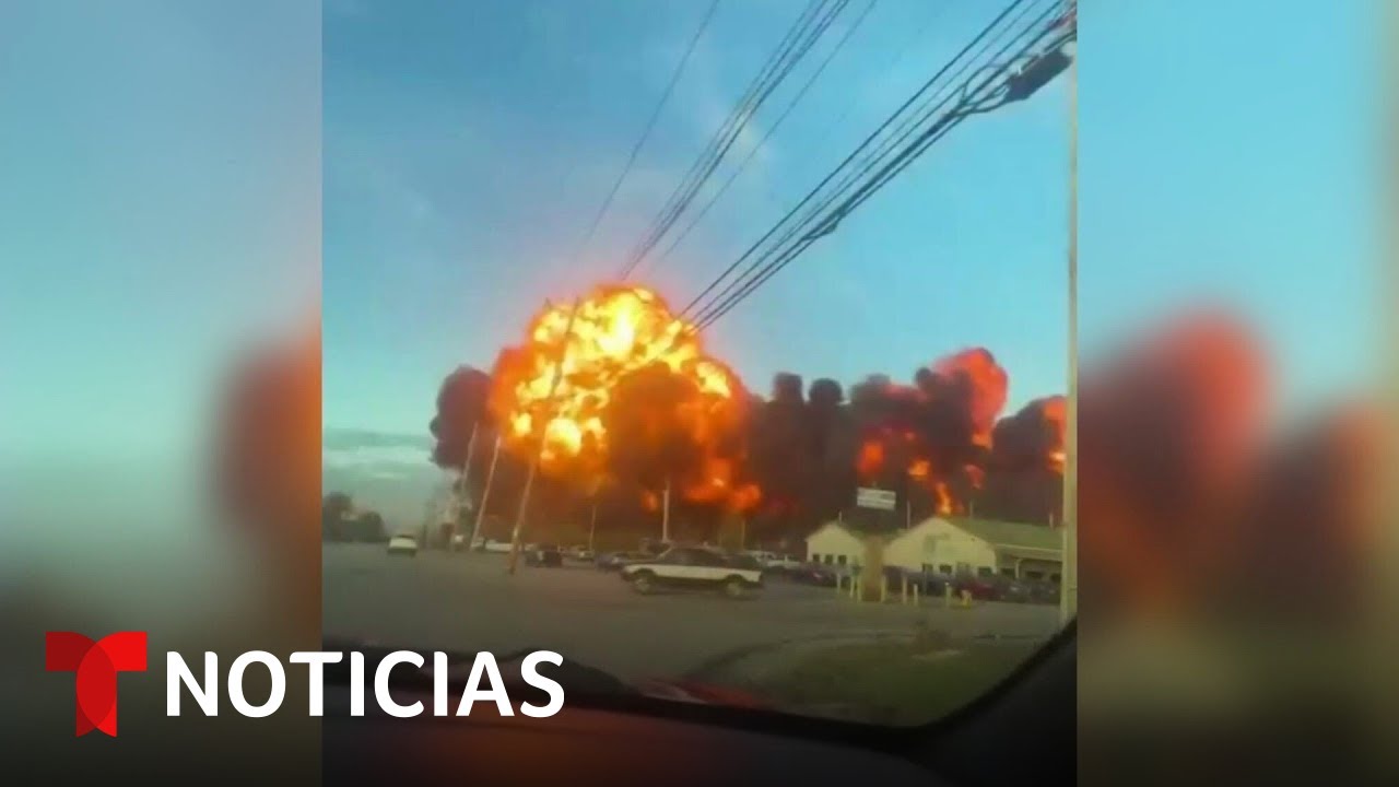 Vea los impresionantes videos del accidente del avión de UPS. Hay siete muertos | Noticias Telemundo