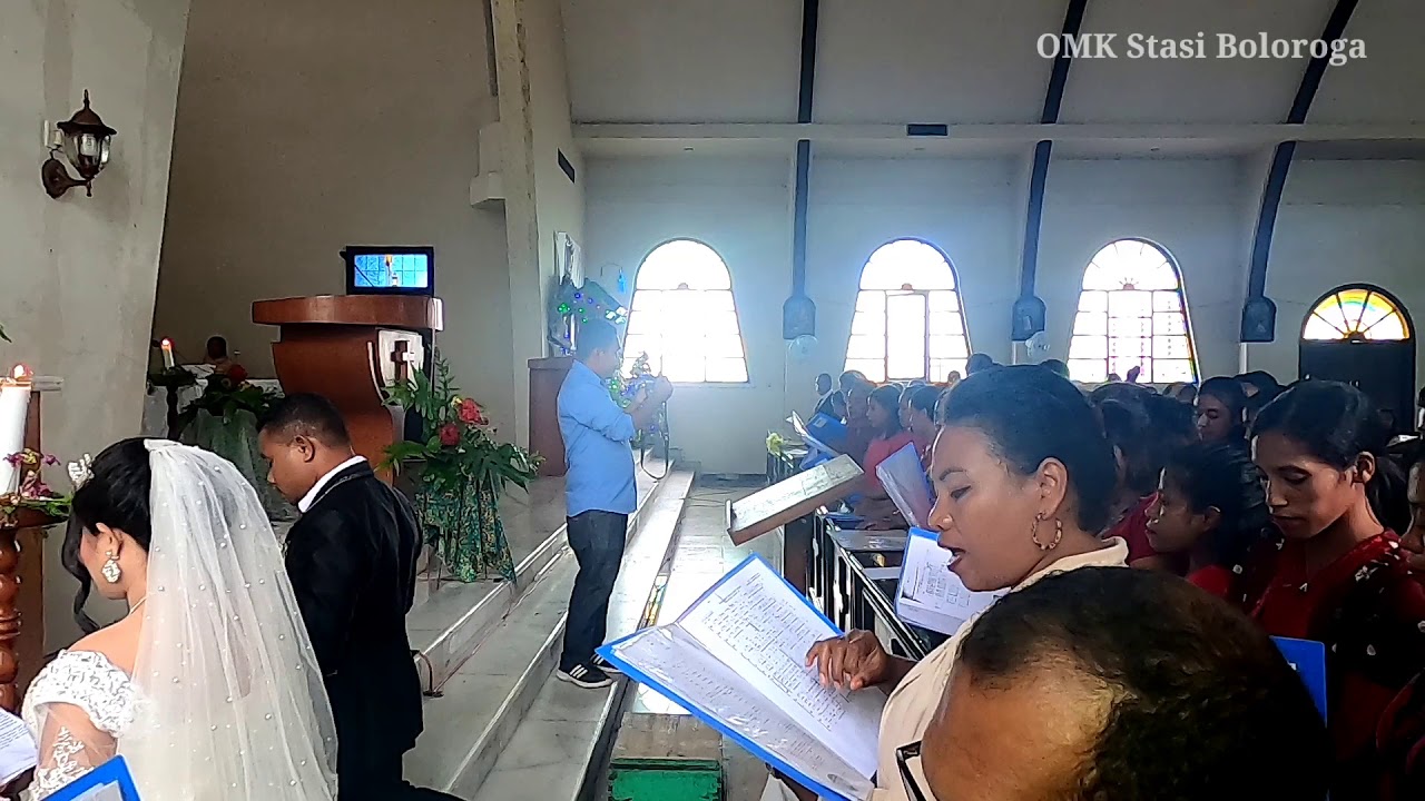 Merinding!!! Koor Lagu Maria - OMK Stasi Boloroga