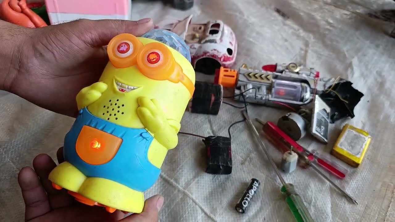 Opening the Emochi toy