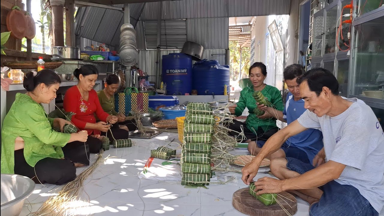 Cả Nhà Ai Cũng Vui Khi Được Chính Tay Mình Gói Ra Những Đòn Bánh Thật Đẹp ! |BĐMV&Family !