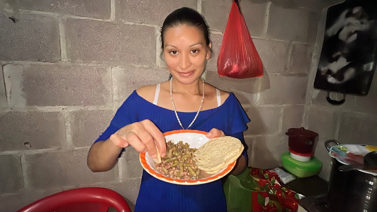 Hoy Rosi disfruta los rricos frijoles !!pesca en el rio torola 