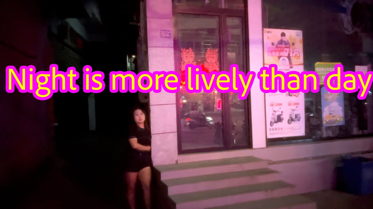 Explore a small city in southwestern China, with different street scenes during the day and at night