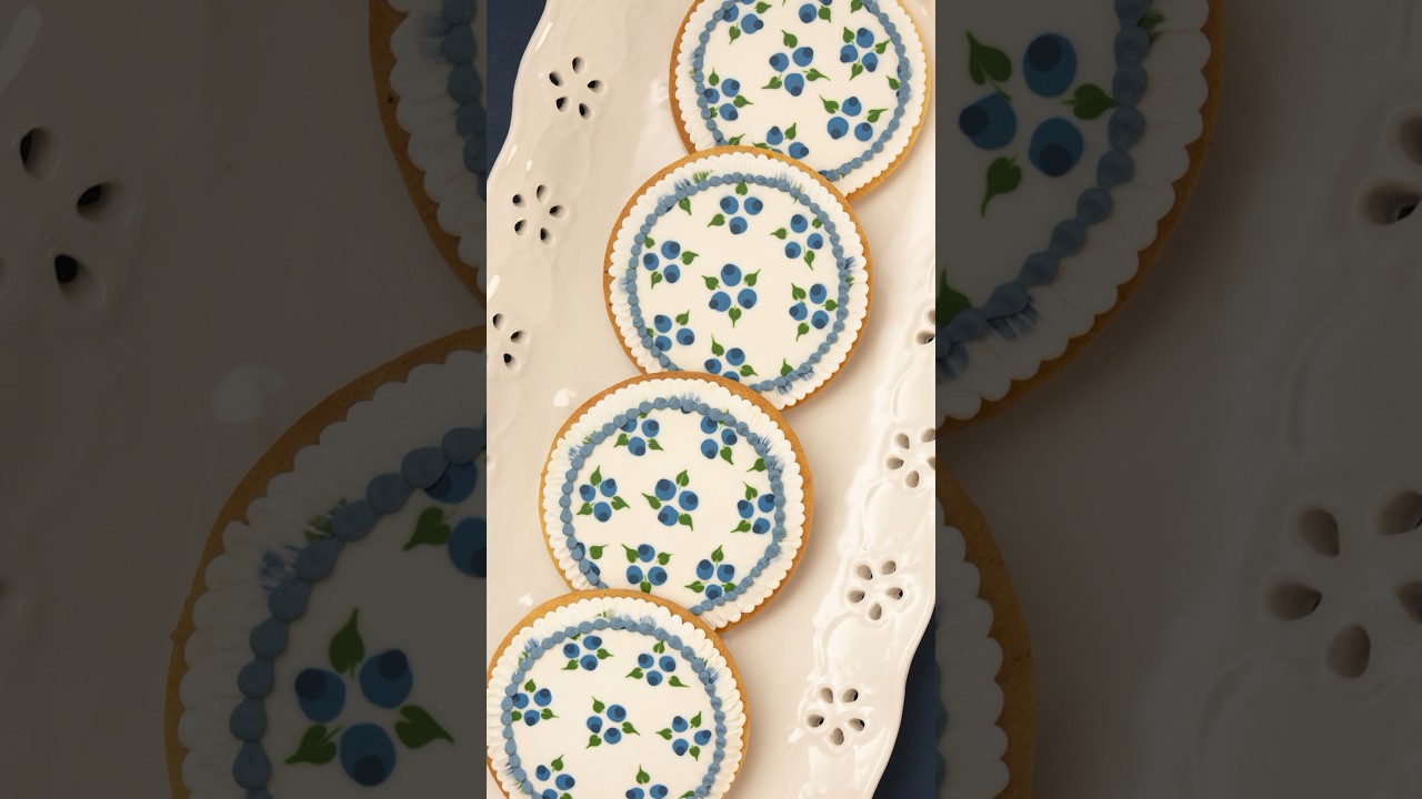 Cute blueberry cookies decorated with royal icing 🫐 
