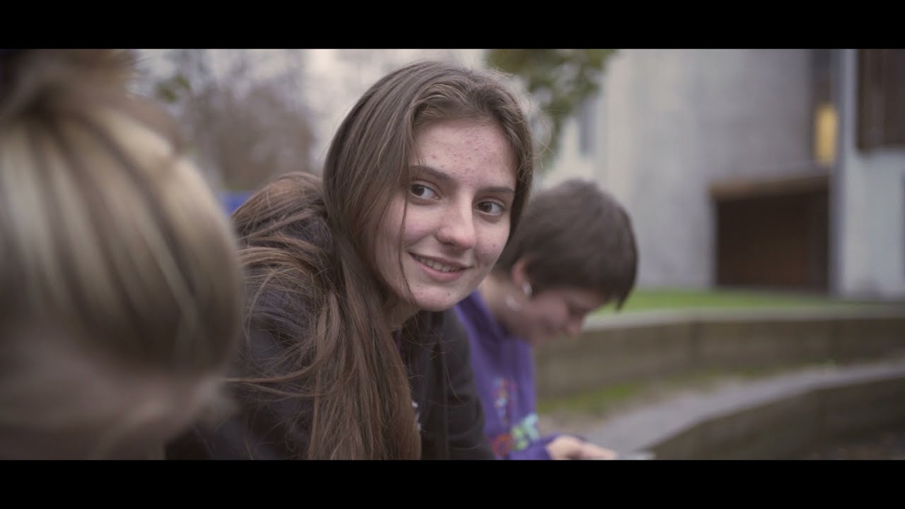 22. KORRIKA - Ane Garc&iacute;a, Anari eta Nerea Urbizu - 