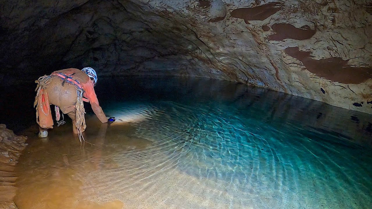 LES BAS-FONDS (ET LES BEAUX SIPHONS) DE LA GROTTE SAINT-MARCEL : GALERIE N6 PAR L'AVEN DESPEYSSE