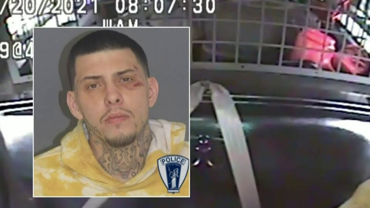 Suspect kicks out patrol car window in Troy