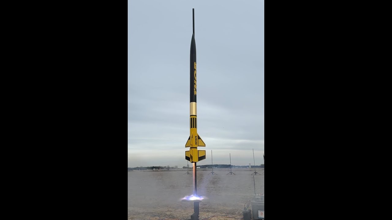 SBR 4" Thor flying on an Aerotech J460 Blue Thunder