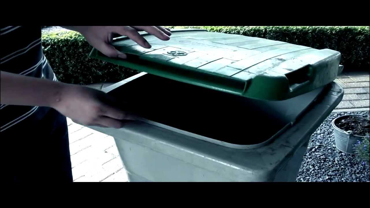 Sinic Movies ft. Flo Studios - Piraterij is een Misdrijf (PARODY  |  DUTCH)