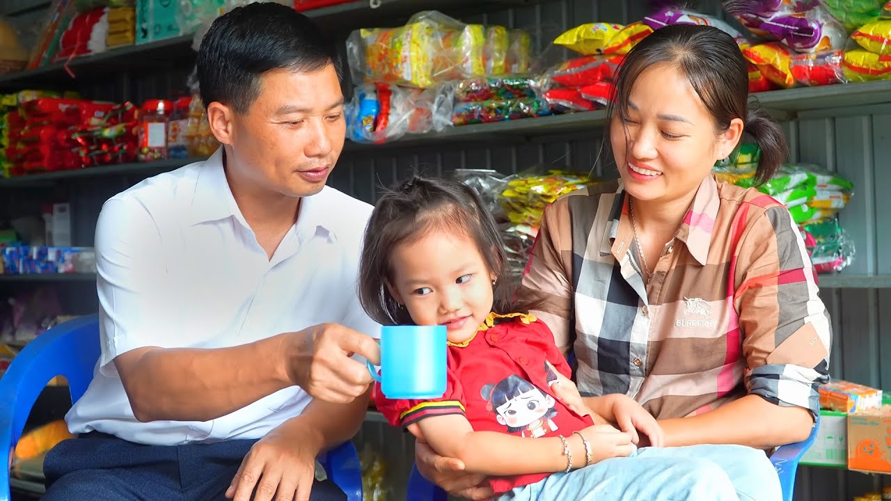 TAN Brought Many Gifts to AN's Parents - Welcome AN & her Daughter Back |  Phuc An Daily Life