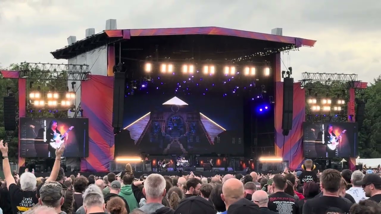 Iron Maiden - Powerslave (Live @ Malahide Castle, Dublin)