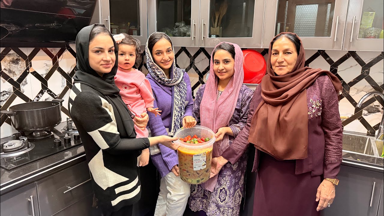 انداختن ترشی مزه دار و نشان دادن تحفه زیبای کارگردان سریال صبر  برای خانه ما